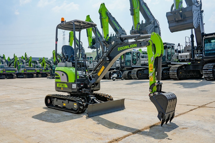 Green Zoomlion ZE18GU mini excavator product image
